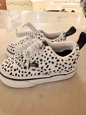 Vans baby/toddler White and Black Spot Slip-On Sneakers